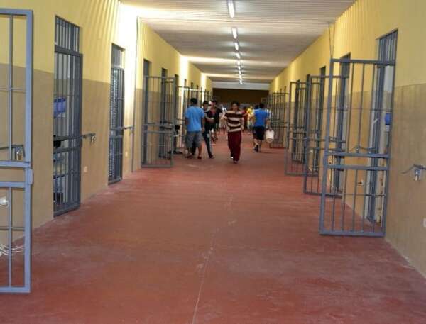 Hallan un pabellón VIP hasta con jacuzzi en cárcel de Emboscada - Policiales - ABC Color