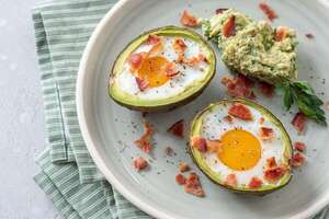 Desayuno nutritivo: Aguacate relleno de jamón y huevo al horno - Gastronomía - ABC Color