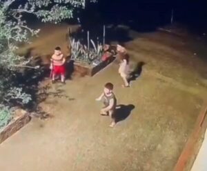 Mujer pierde el control de su vehículo y niños se salvan de milagro - Portal Digital Cáritas Universidad Católica