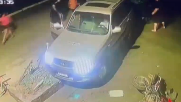 Video: Mujer pierde el control de su camioneta y atropella a una familia en Asunción