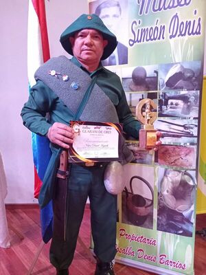 Concepcionero recibe el Guaraní de Oro por representar al soldado paraguayo - Concepción al Día