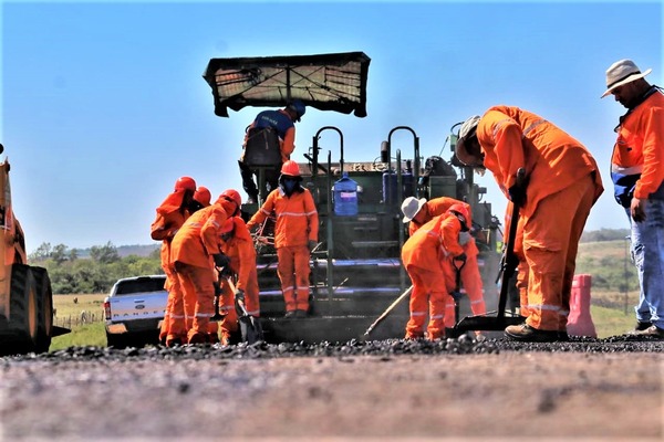 Descenso en empleos en sector construcción por deudas del Gobierno