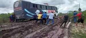 Mientras Peña vuelve a prometer que asfaltará caminos en Alto Paraguay, conductores pasan verdaderas odiseas - Noticias del Chaco - ABC Color