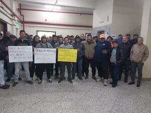 Funcionarios del MOPC se movilizan en reclamo de viáticos atrasados y equipos de seguridad - Economía - ABC Color