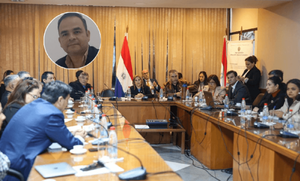 Exigen destitución del Director Departamental de Educación de Caaguazú por presunta corrupción - Noticiero Paraguay