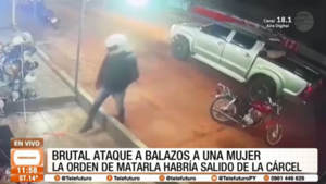 Brutal ataque a balazos a una mujer en un local