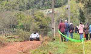 Mundial de Rally: Pilotos se preparan para el gran evento en las últimas pruebas privadas - Rally - ABC Color