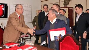 En último día, HC se inscribe para interna en la ANR