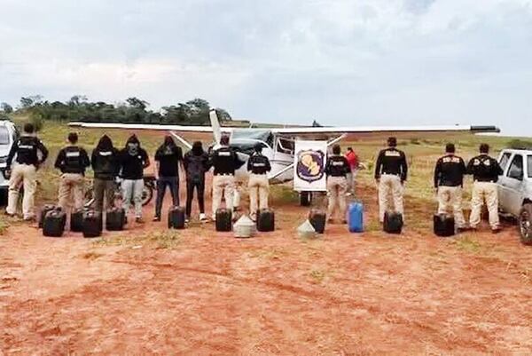 Prisión para futbolista boliviano y otros dos procesados por supuesto narcotráfico - Nacionales - ABC Color