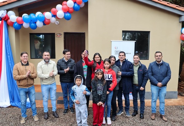 MUVH entrega subsidios habitacionales a familias de cuatro departamentos - ADN Digital