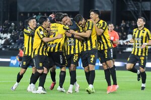 Guaraní golea a Libertad y se pone a uno de Cerro