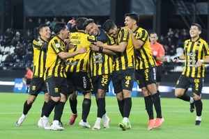 Guaraní goleó a Libertad y se cotiza cada vez más alto en el Clausura - La Tribuna