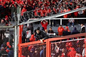 Versus / U de Chile presenta denuncia por violencia en partido en Argentina ante Independiente