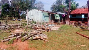 Alumnos de escuela de Tacuatí no pueden dar clases ni bajo árboles