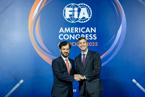 Versus / El presidente Peña inaugura el Congreso Americano de la FIA