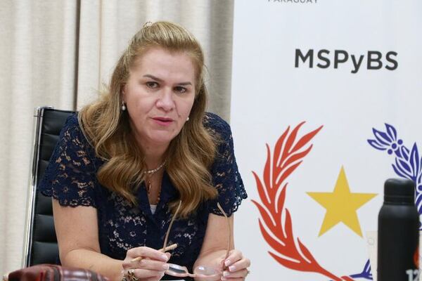 Ministra de Salud responde al supuesto manejo irregular del Fonaress - Nacionales - ABC Color