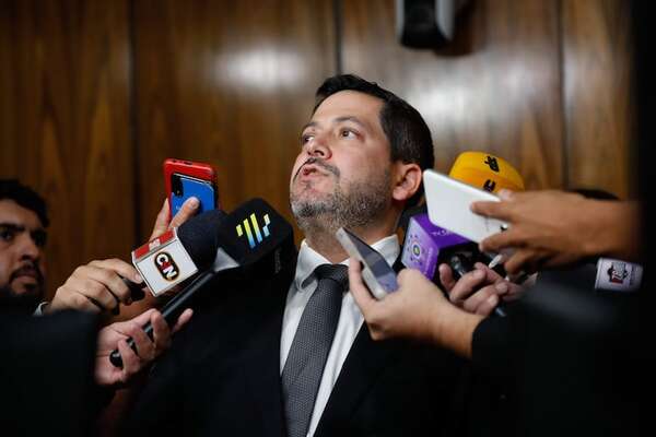 Video: Latorre responde con evasivas sobre informe de intervención a “Nenecho” - Política - ABC Color
