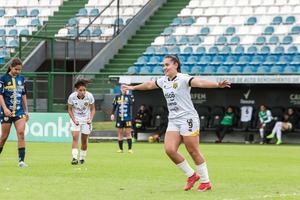 Guarani goleó Sportivo Trinidense