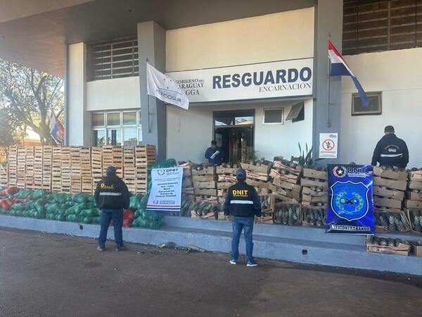 Incautan camión con productos frutihortícolas sin documentación en Encarnación