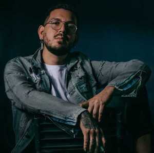 Popular / ¡Famoso peluquero se lanzó como cantante!