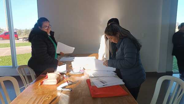 Cambyretá continúa entrega de tarjetas de Pensión Universal a adultos mayores