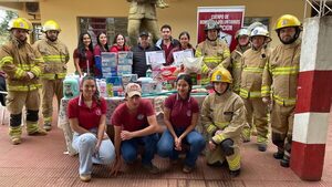 Estudiantes de veterinaria entregan G. 6 millones e insumos a bomberos de Concepción - Concepción al Día