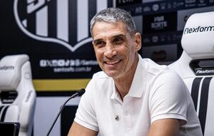 Versus / "Quiero ayudar" al Santos de Neymar, dice Vojvoda en presentación con el club
