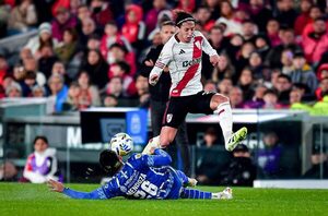 Popular / Galarza, en medio de cañeadas de hinchas de River y hasta crítica del comentarista en la transmisión