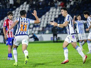 Versus / Agónico triunfo del 2 de Mayo en la vuelta de Felipe Giménez
