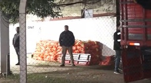 Decomisan más de 2.000 bolsas de cebolla y papa por presunto contrabando - ADN Digital