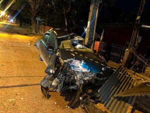 Conductor gravemente herido tras violento choque contra columna - trece