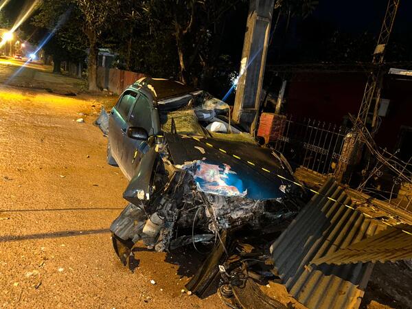 Conductor gravemente herido tras violento choque contra columna - trece