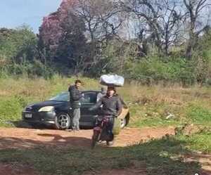 Popular / (VIDEO) Chipero motoqueiro causa furor por su malabarismo