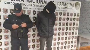 Le dio el celular a su novia y justo le escribió “la otra”
