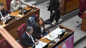 Senador dice que Peña quiere un pueblo “idiota”, en alusión a agresión a concejala