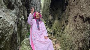 La abue de 87 años que subió feroz cerro celebró su logro con una docena de cervezas