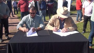 Gobernación de Itapúa y MAG firman acuerdo para fortalecer a productores locales