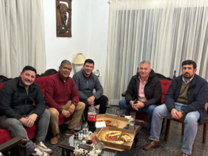 Concejal disidente apoya pacto cartista