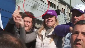Argentina: atacaron a pedradas una caravana encabezada por Javier Milei