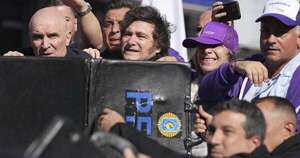Diario HOY | Atacan con piedras a Milei en acto de campaña en Argentina