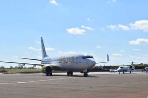 AUDIO: ¡Llegó el primer vuelo comercial de Flybondi a Encarnación! - Periodísticamente - ABC Color