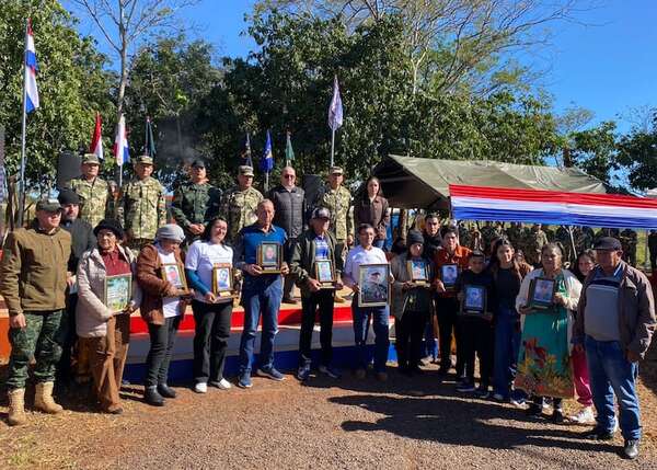 Arroyito: en emotivo acto recuerdan a militares fallecidos en distintas circunstancias - Nacionales - ABC Color