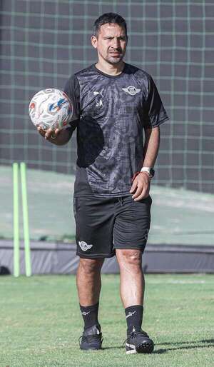 Sergio Aquino dirige su último partido contra Los Bravos del 24 - Libertad - ABC Color