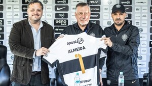 Ever Hugo Almeida vuelve a su casa: Asumió como D.T de Olimpia