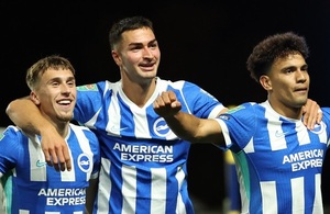 Diego Gómez anota en goleada de Brighton