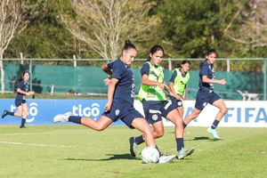 Miércoles de ensayo futbolístico en el CARFEM