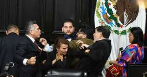 La Nación / Senadores mexicanos se enfrentan a golpes tras debate sobre EE. UU.