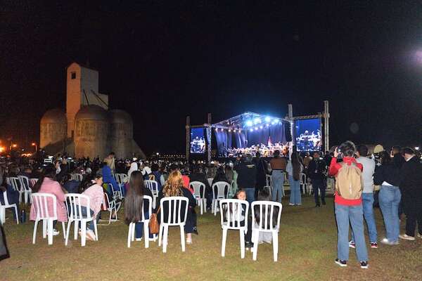 Al son de música sublime celebraron el Festival Nacional de la Guarania en Encarnación - Espectáculos - ABC Color