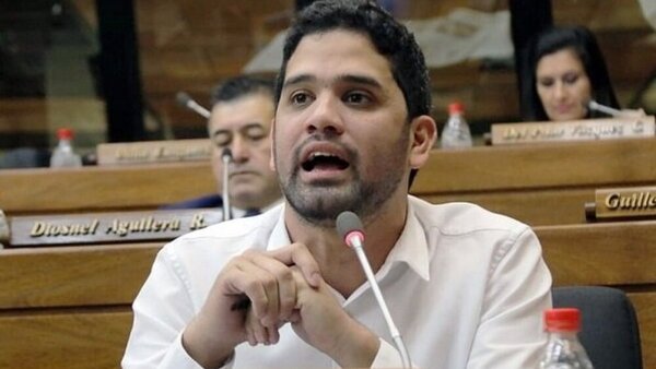 Diputado acusa que bonos de Asunción financiaron campaña de Lizarella Valiente