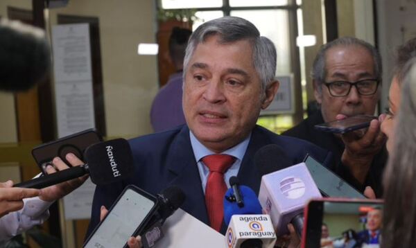 Ramírez promete sanciones tras denuncias de irregularidades en concursos docentes